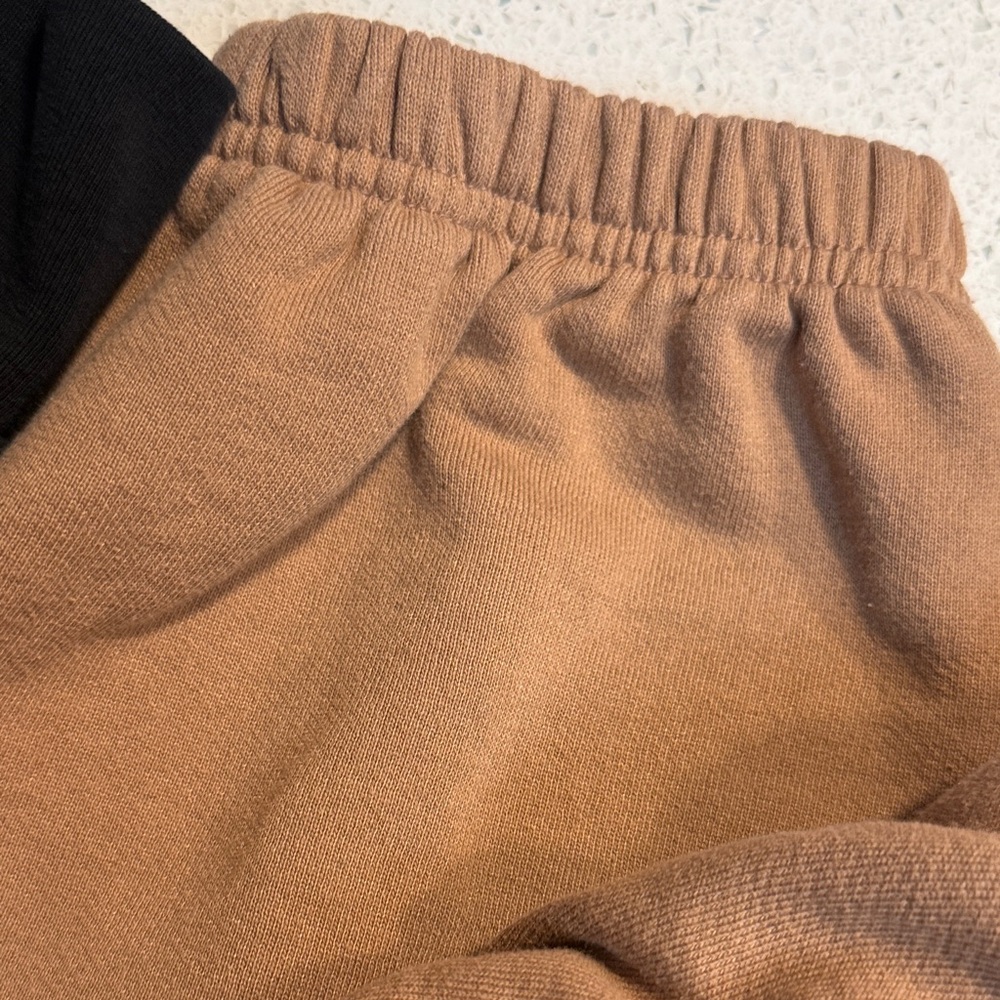 Alo Beige Sweatpants - Picture 6 of 16
